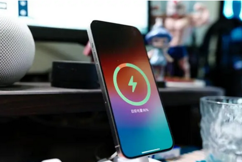 茂南苹果15换屏服务分享用什么充电器给iPhone15充电更好 